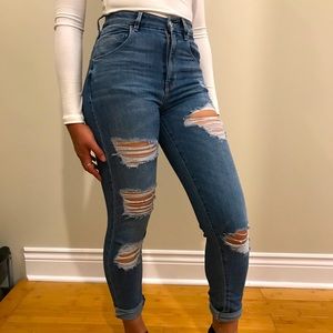 SOLD - GUESS super high-rise jeans 💙
